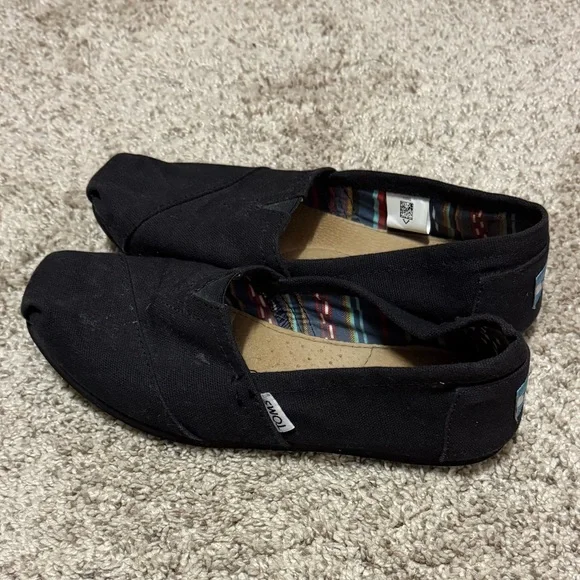 Three Pairs of Toms - Picture 7 of 12